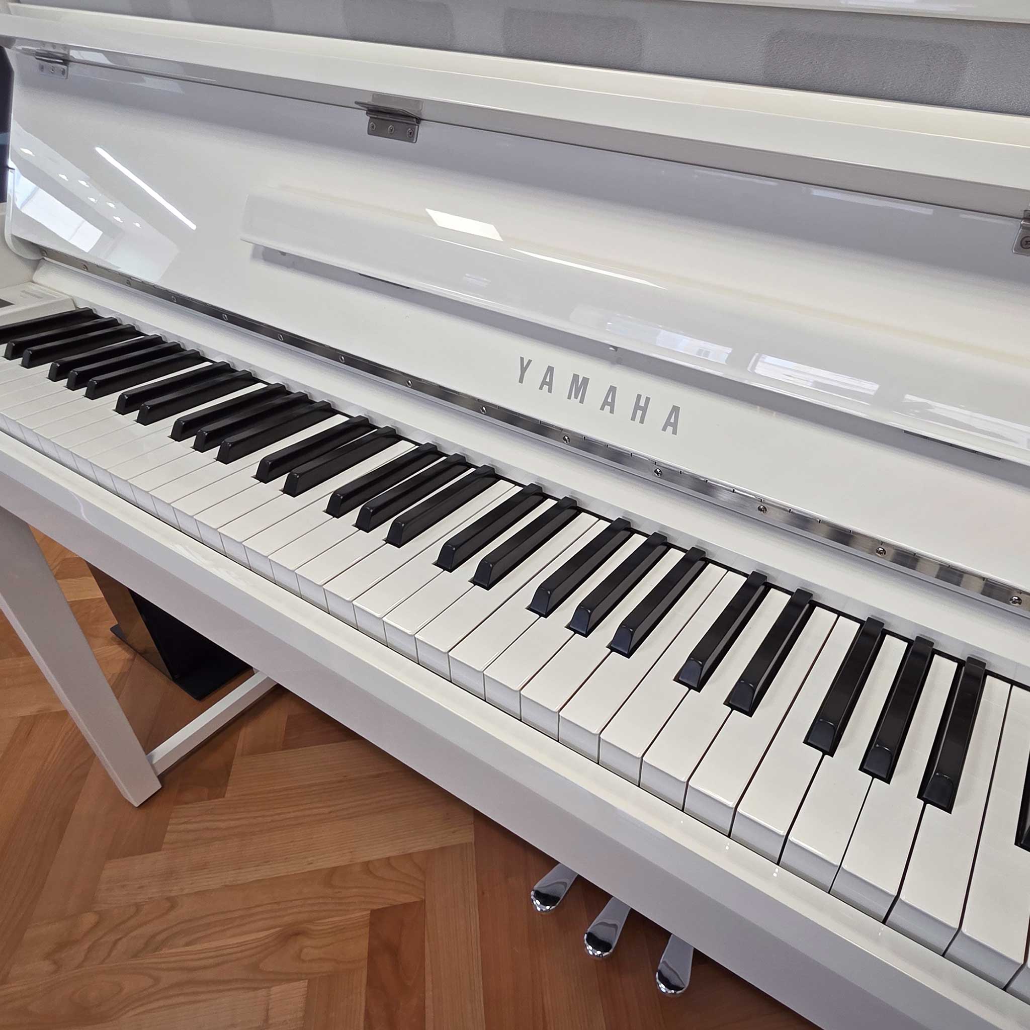Yamaha NU1X AvantGrand weiß detail Tasten
