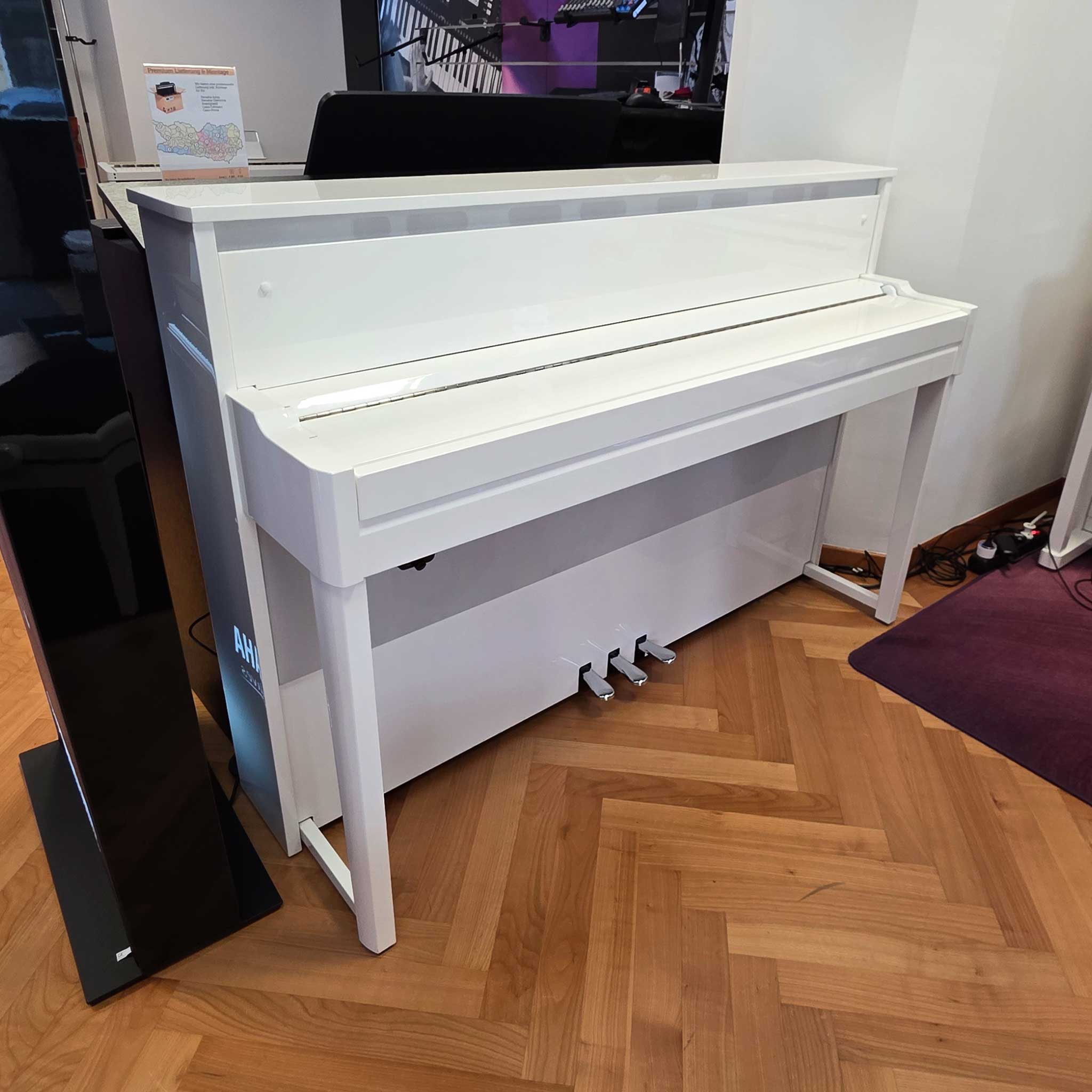 Yamaha NU1X AvantGrand weiß rechts geschlossen
