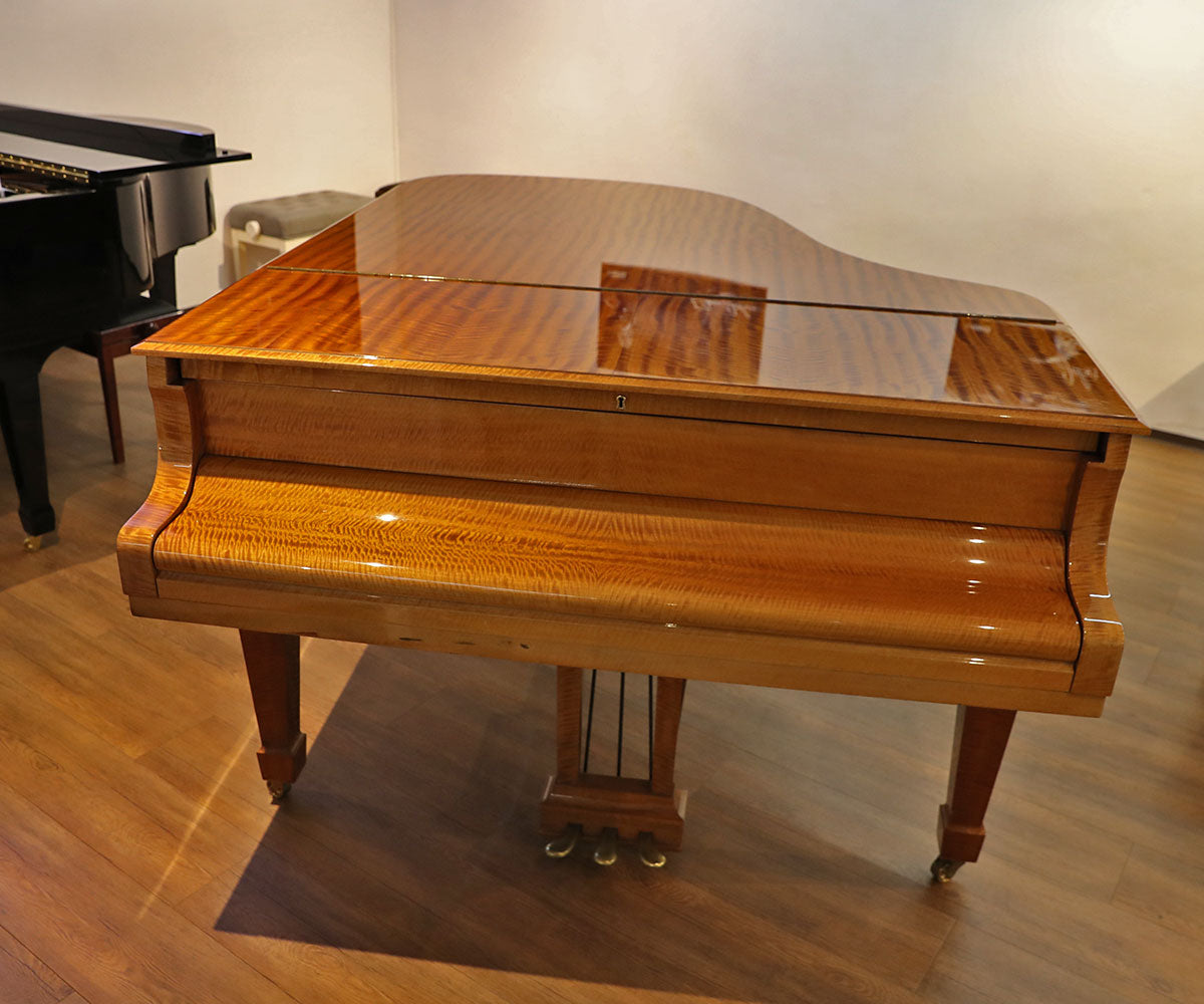 Steinway & Sons Flügel Pyramidenmahagoni geschlossen front