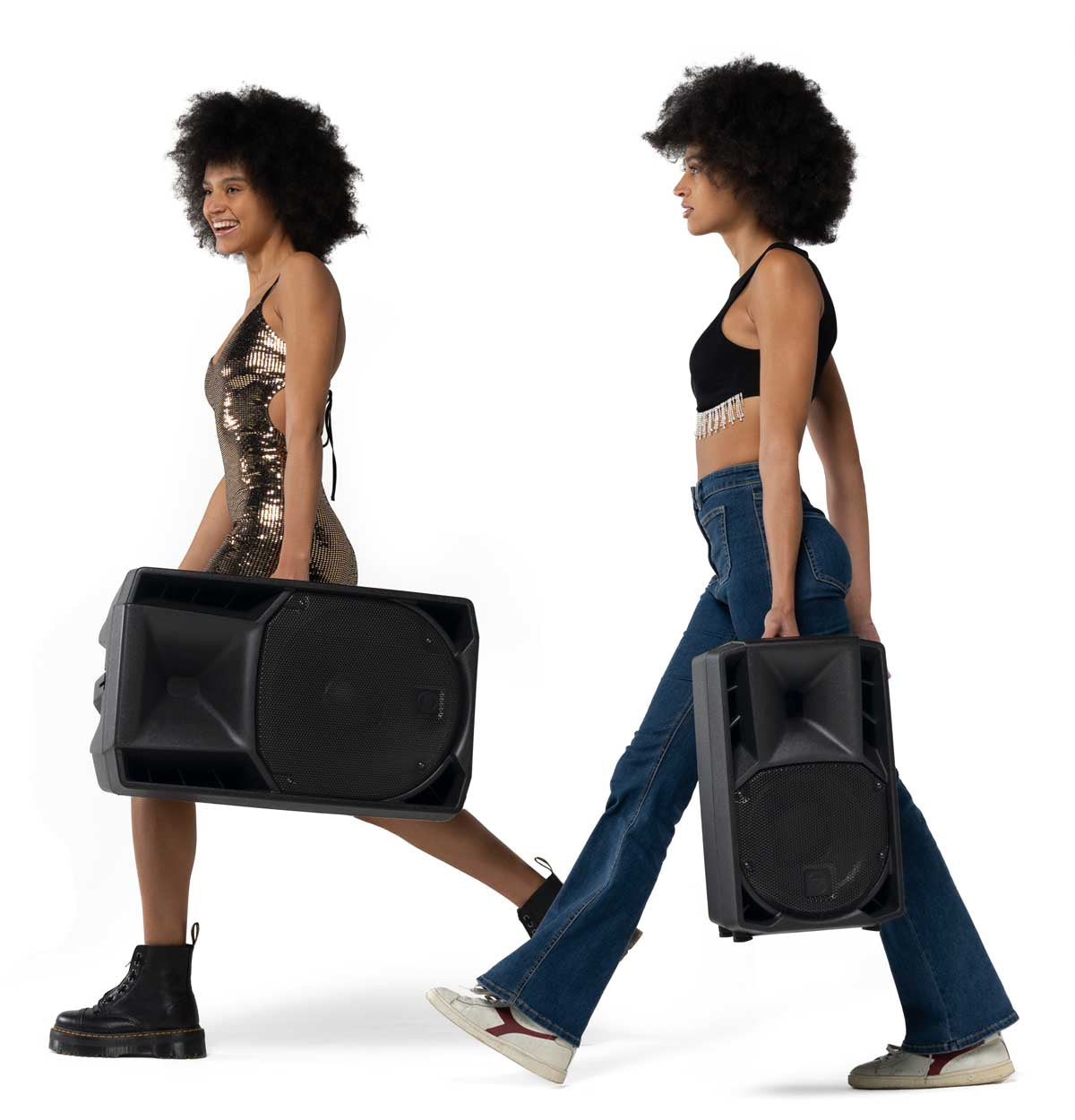 Girls tragen RCF Boxen