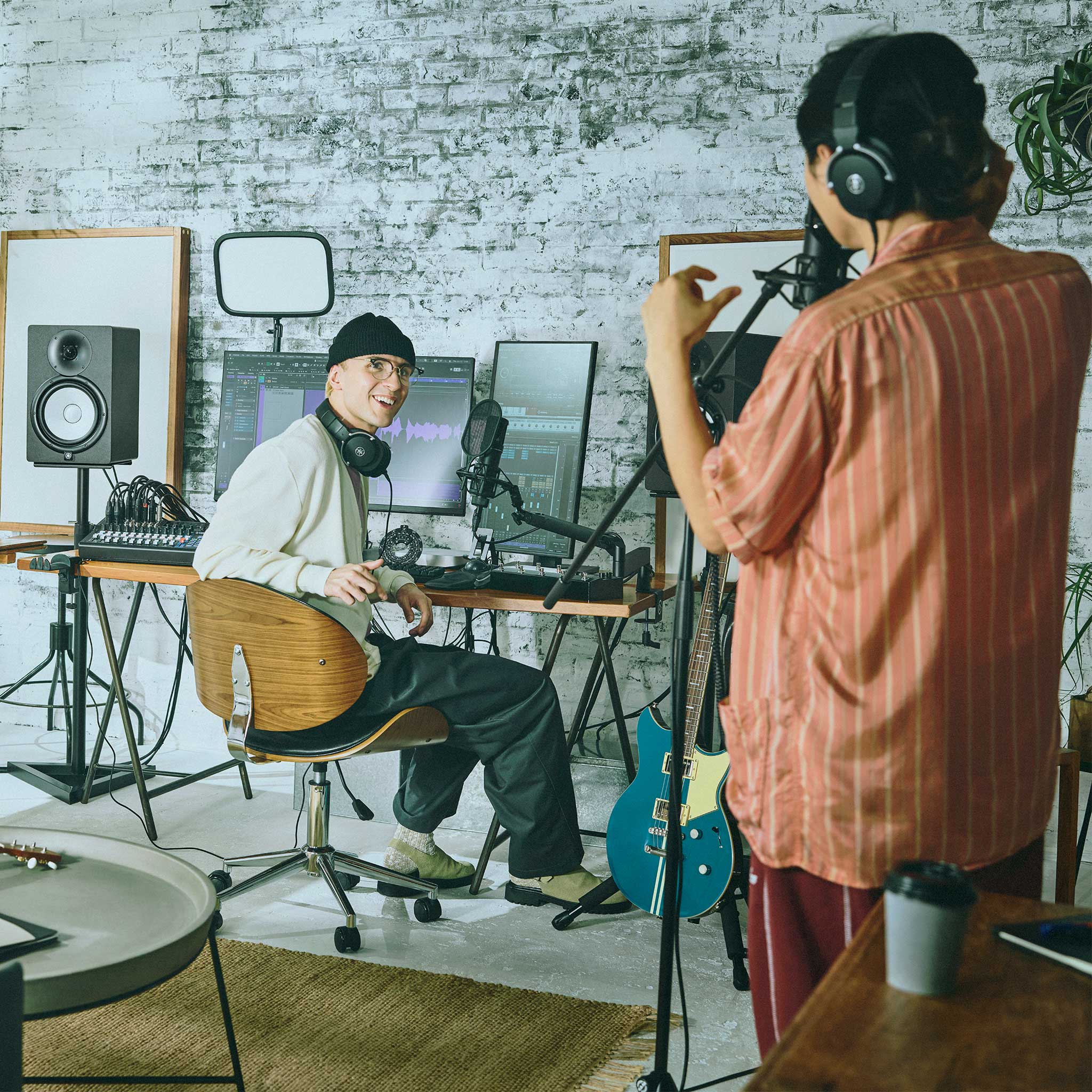 Yamaha MGX16 Lifestyle Image