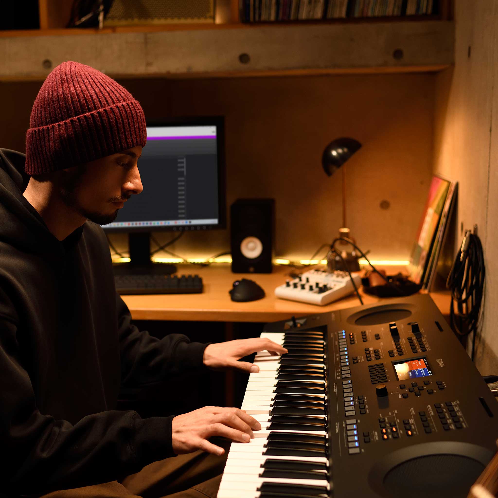 Yamaha PSR-SX620 Lifestyle studio photo