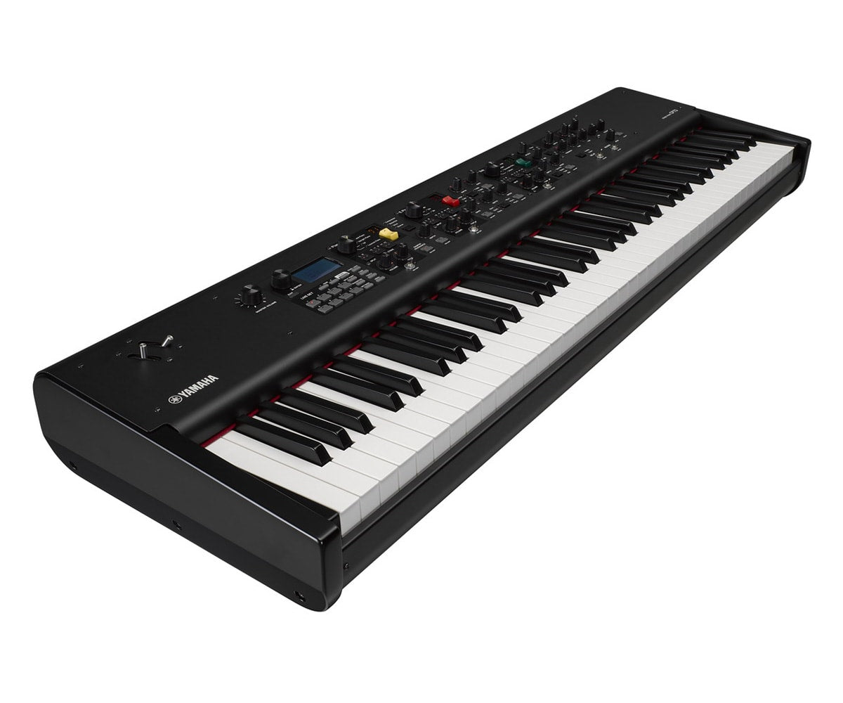Yamaha CP73 Stagepiano links schräg