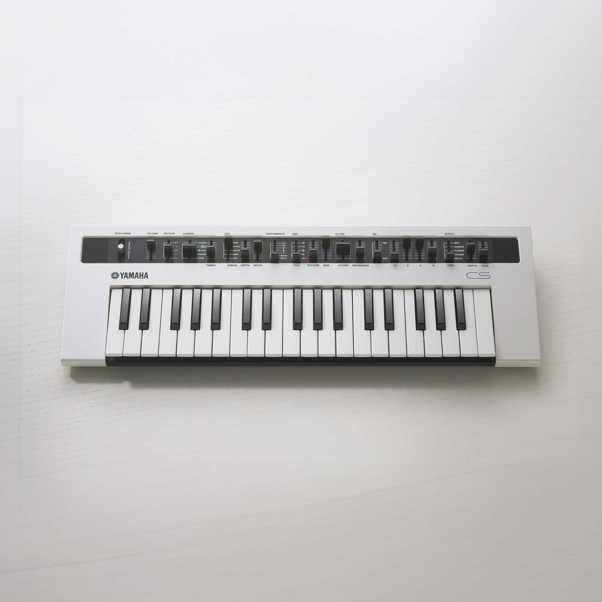 Yamaha Reface CS weiss top auf weißem hintergrund