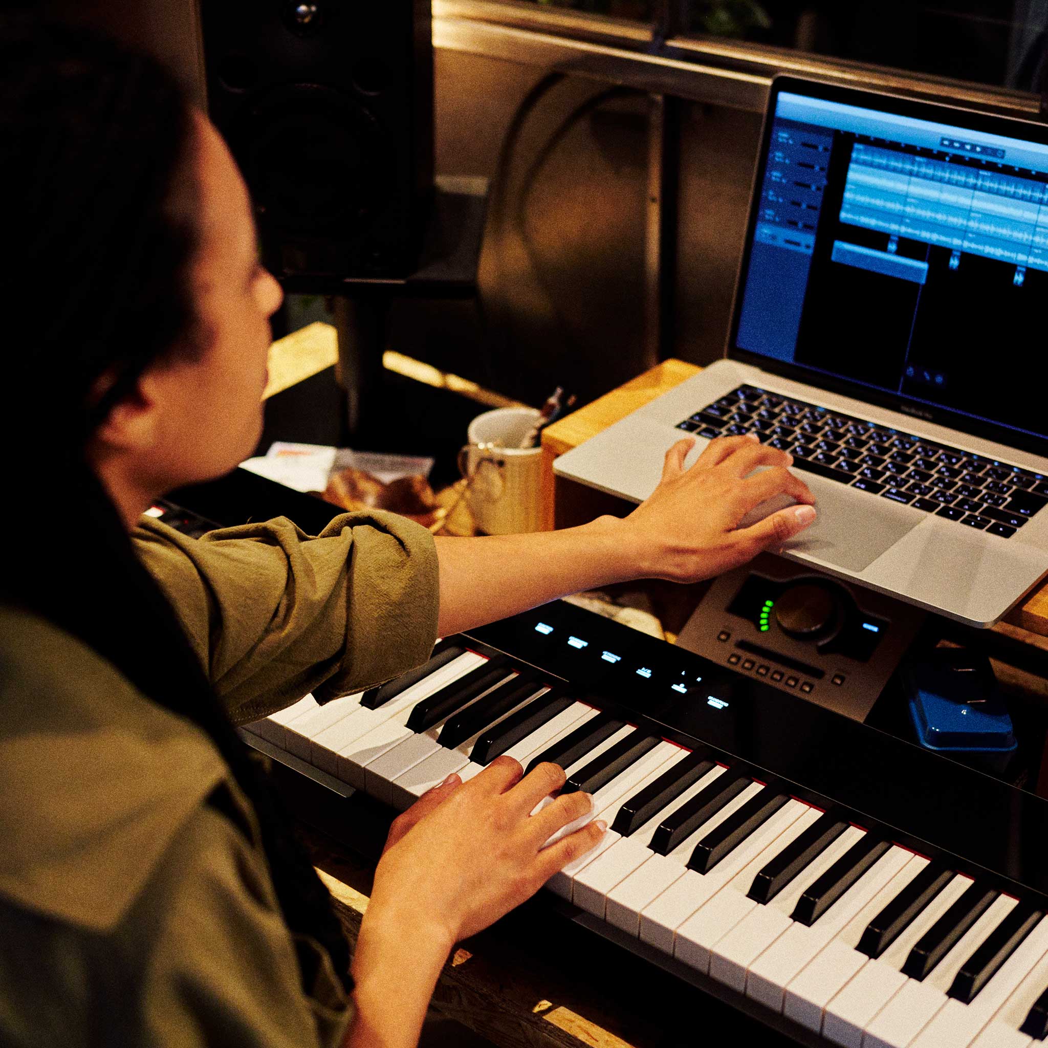 DIgitalpiano Casio Privia PX-S5000BK black studio laptop woman