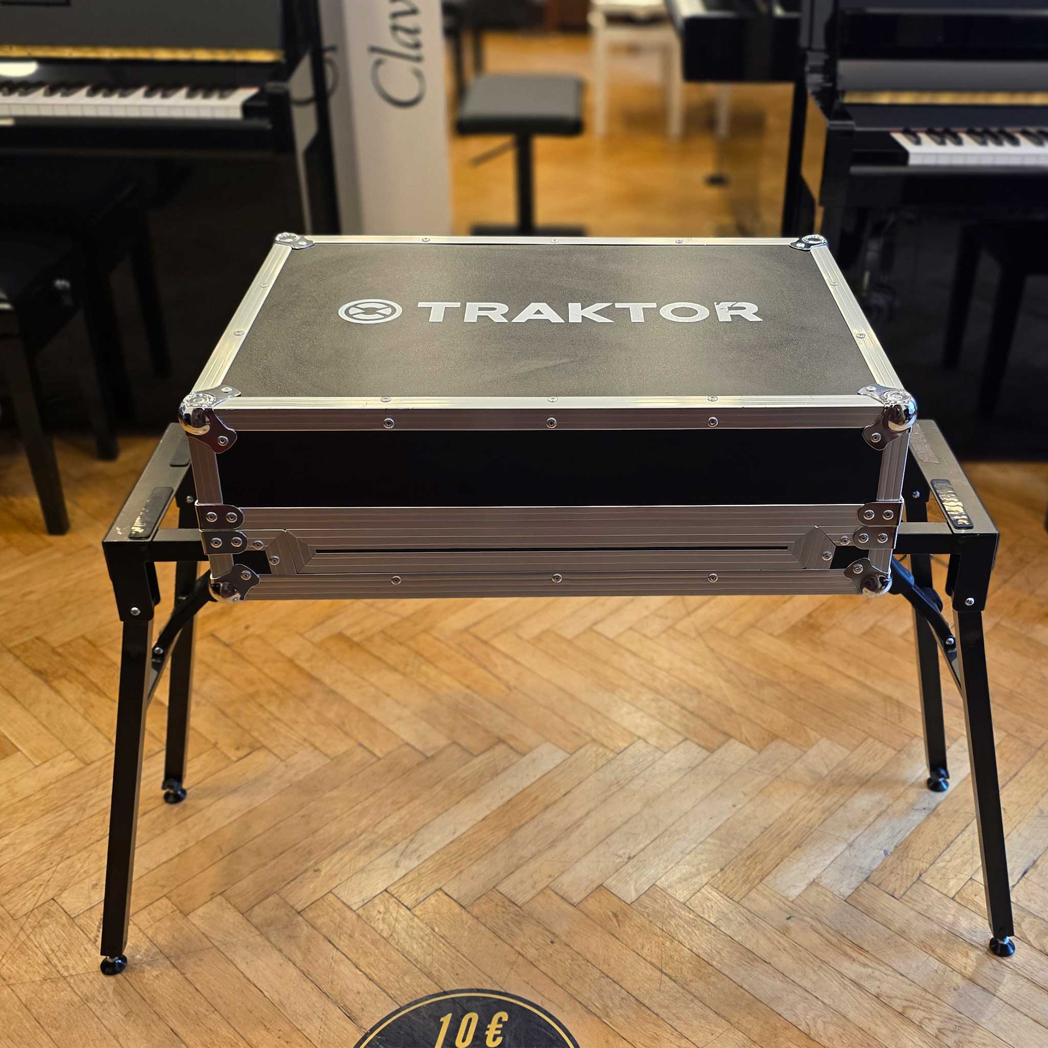Native Instruments Traktor Kontrol S4Mk3 mit Case geschlossen