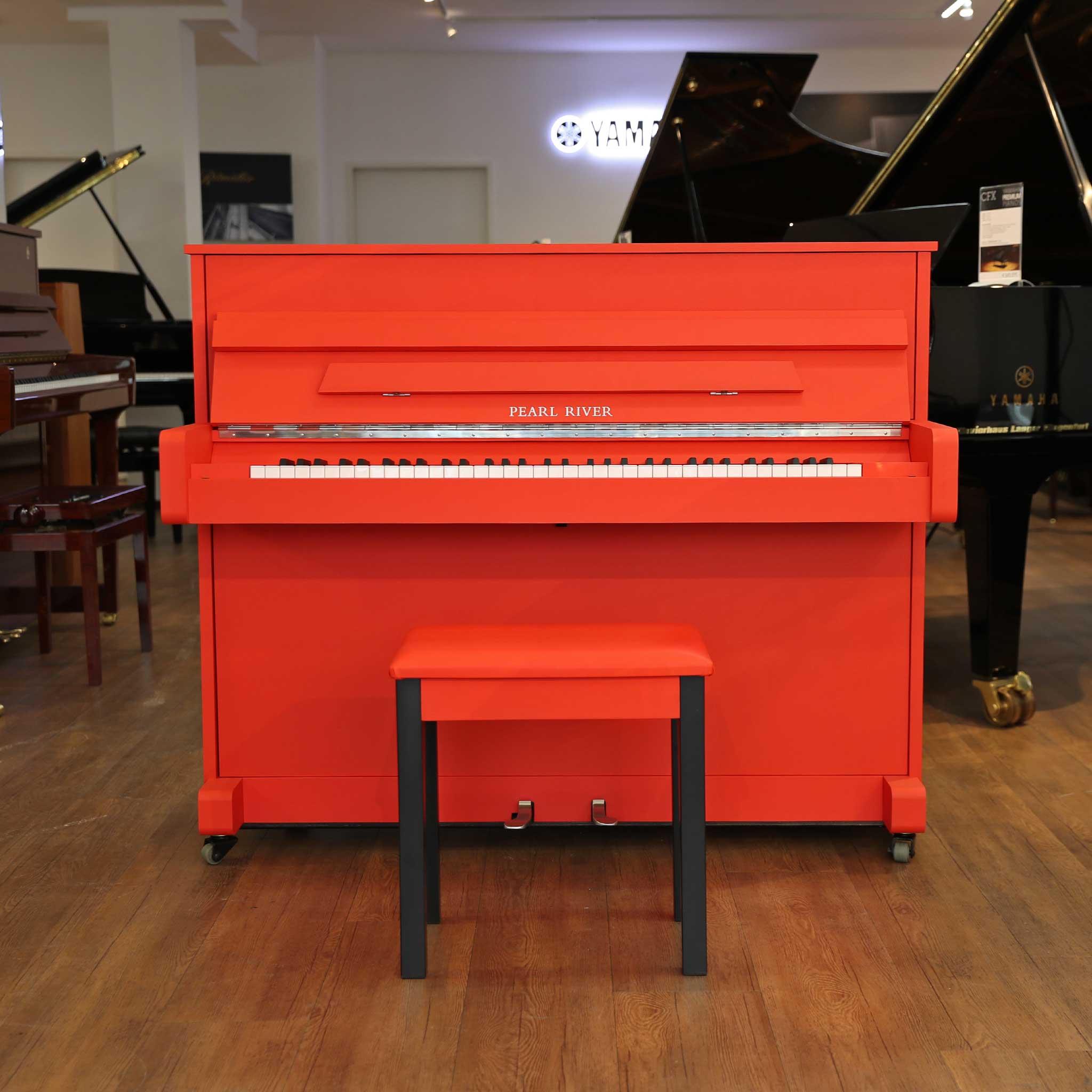 Pearl River Piano UP100 Rot Vorderseite