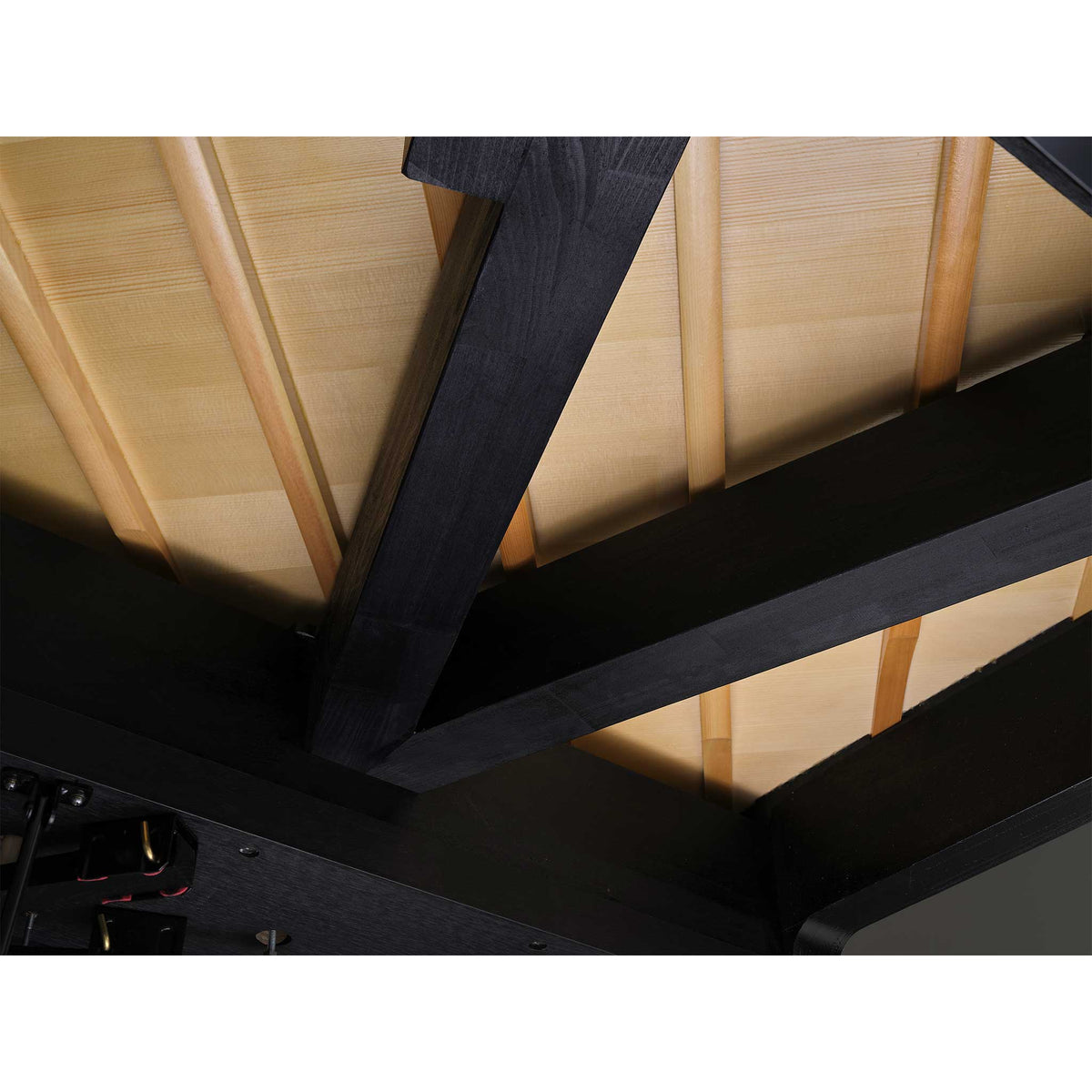 Yamaha Flügel GCB unterseite mit Rasten und Resonanzboden