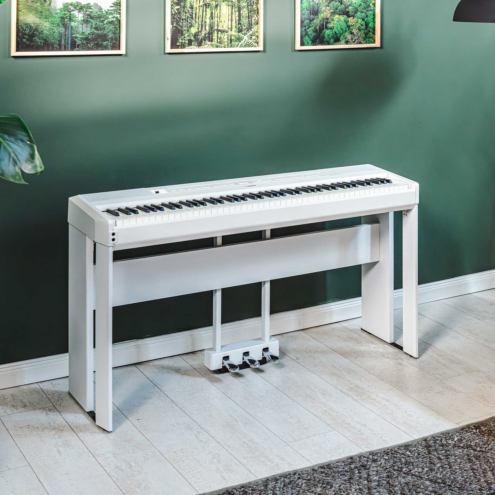 Yamaha L515 White Lifestyle