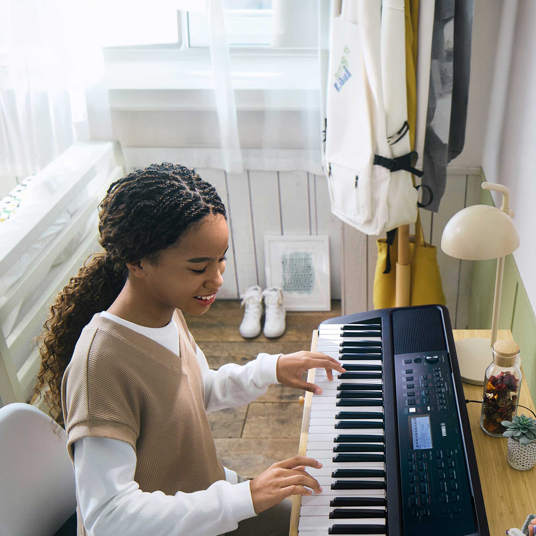 Yamaha Keyboard PSR-E383 lifestyle