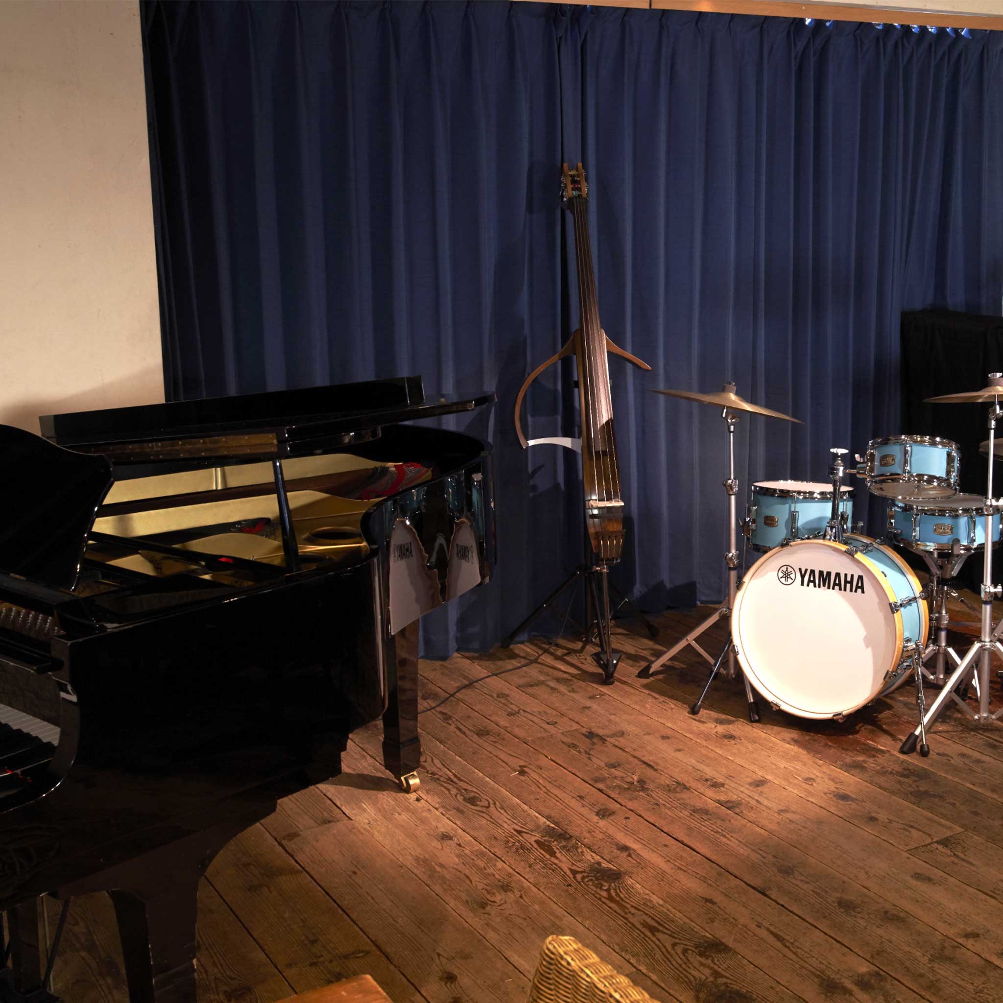 Yamaha Silent Bass SLB300 lifestyle