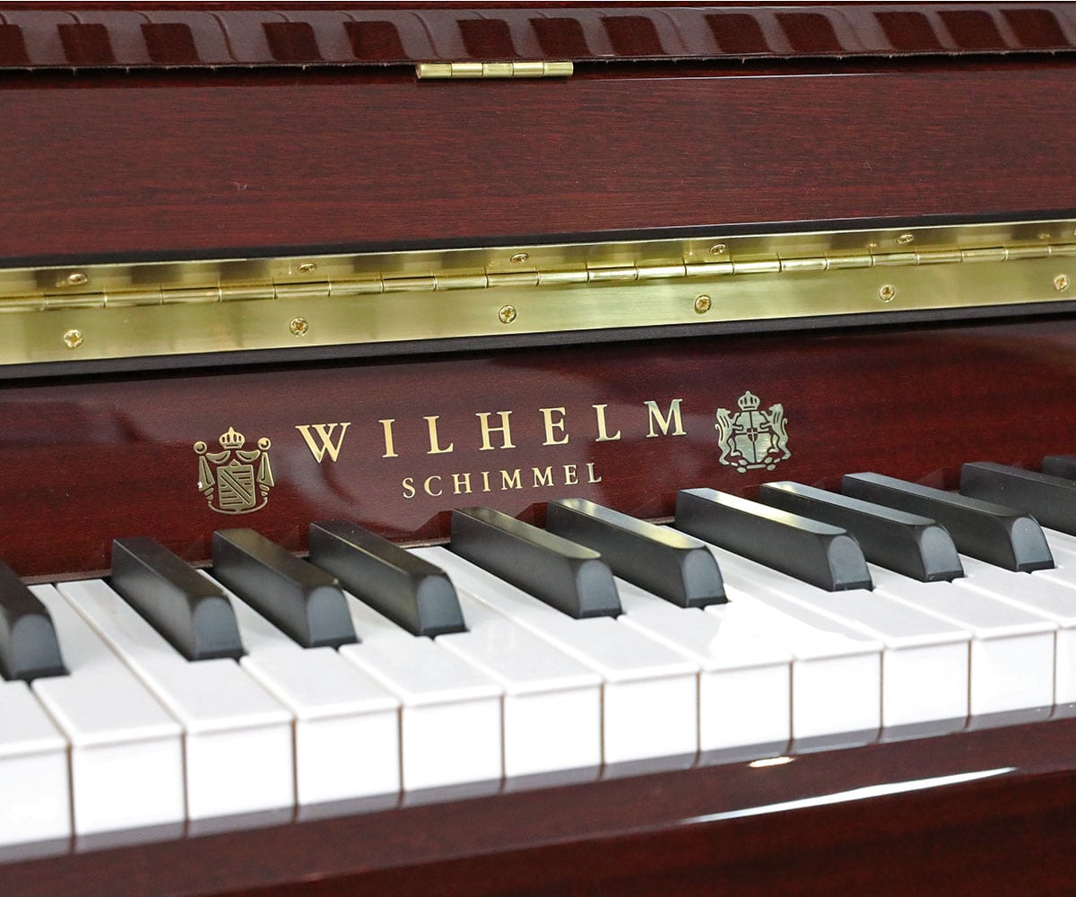 Wilhelm Schimmel W118 Mahagoni poliert detail logo wilhelm schimmel