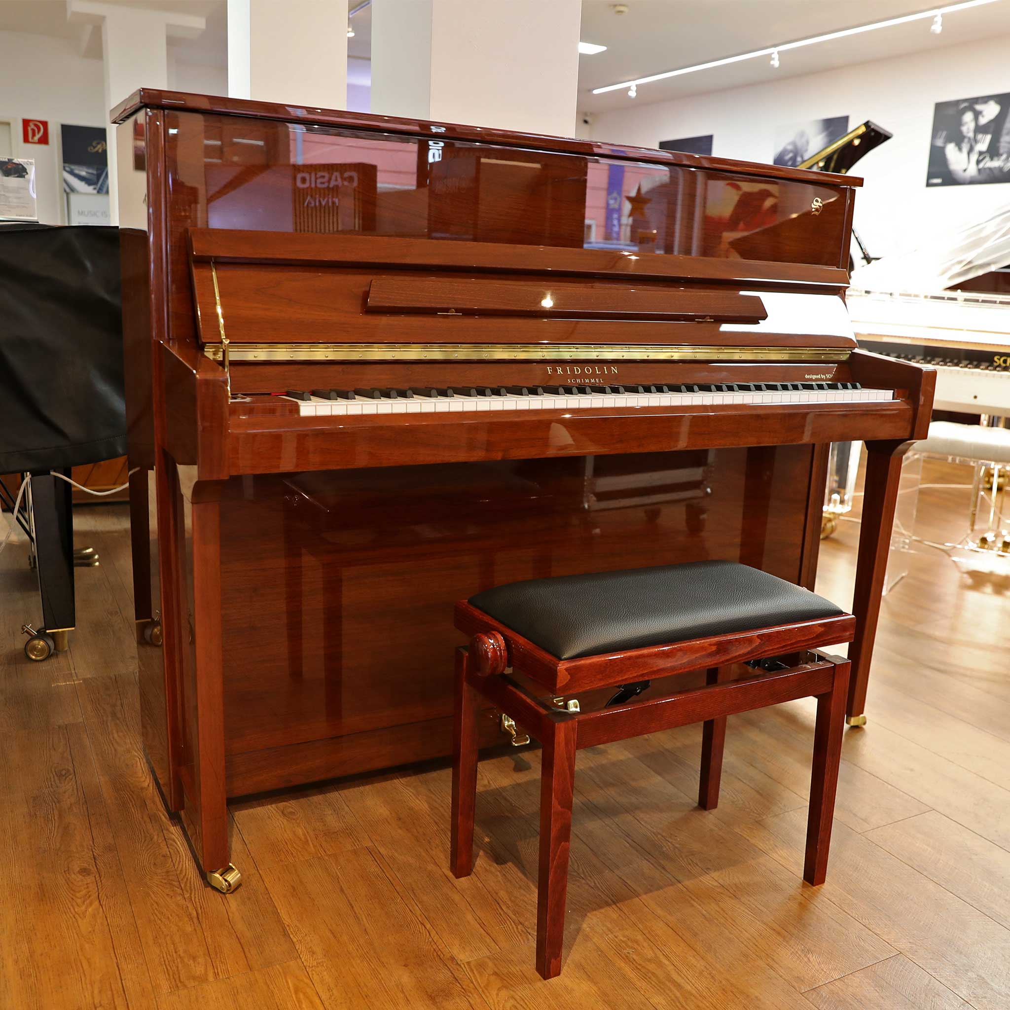 Klavier Fridolin Schimmel Nussbaum poliert front mit Hocker