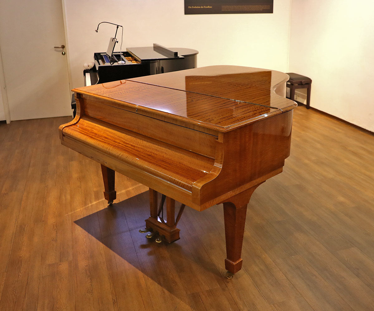 Steinway & Sons Flügel rechte geschlossen