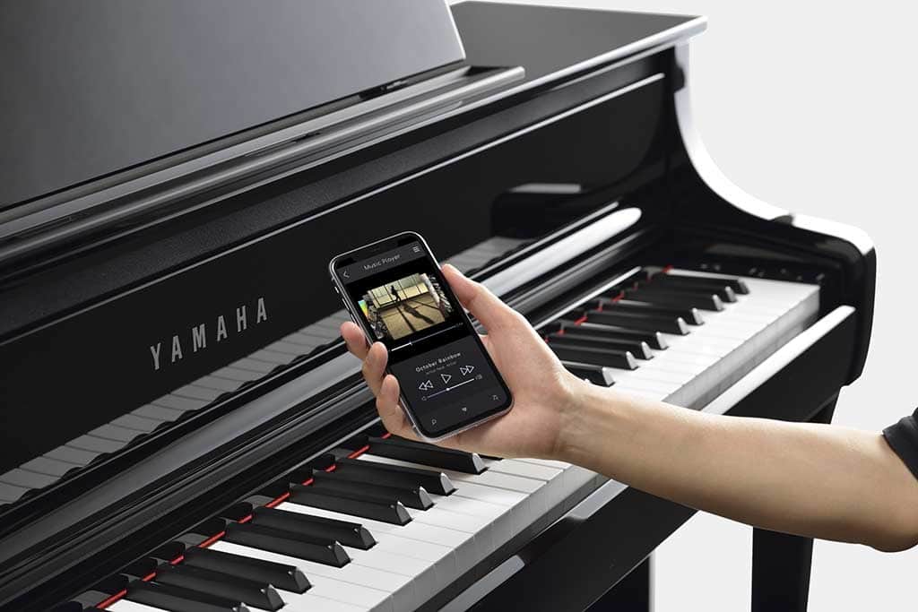 Yamaha Clavinova CLP-875B  Digitalpiano detail mit smartphone app