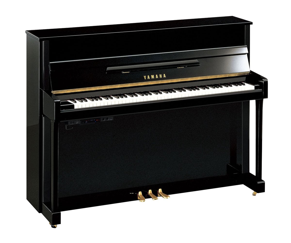 Yamaha b2TC3 PE TransAcoustic Piano auf weißem HIntergrund