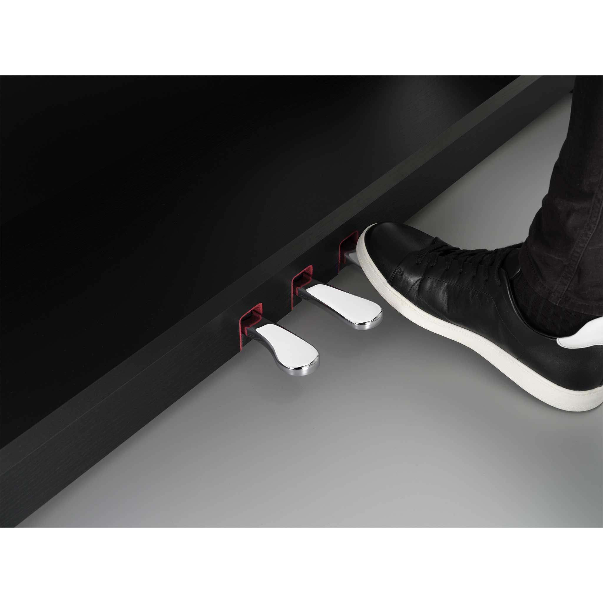 Digitalpiano Yamaha CVP905Black pushing pedal