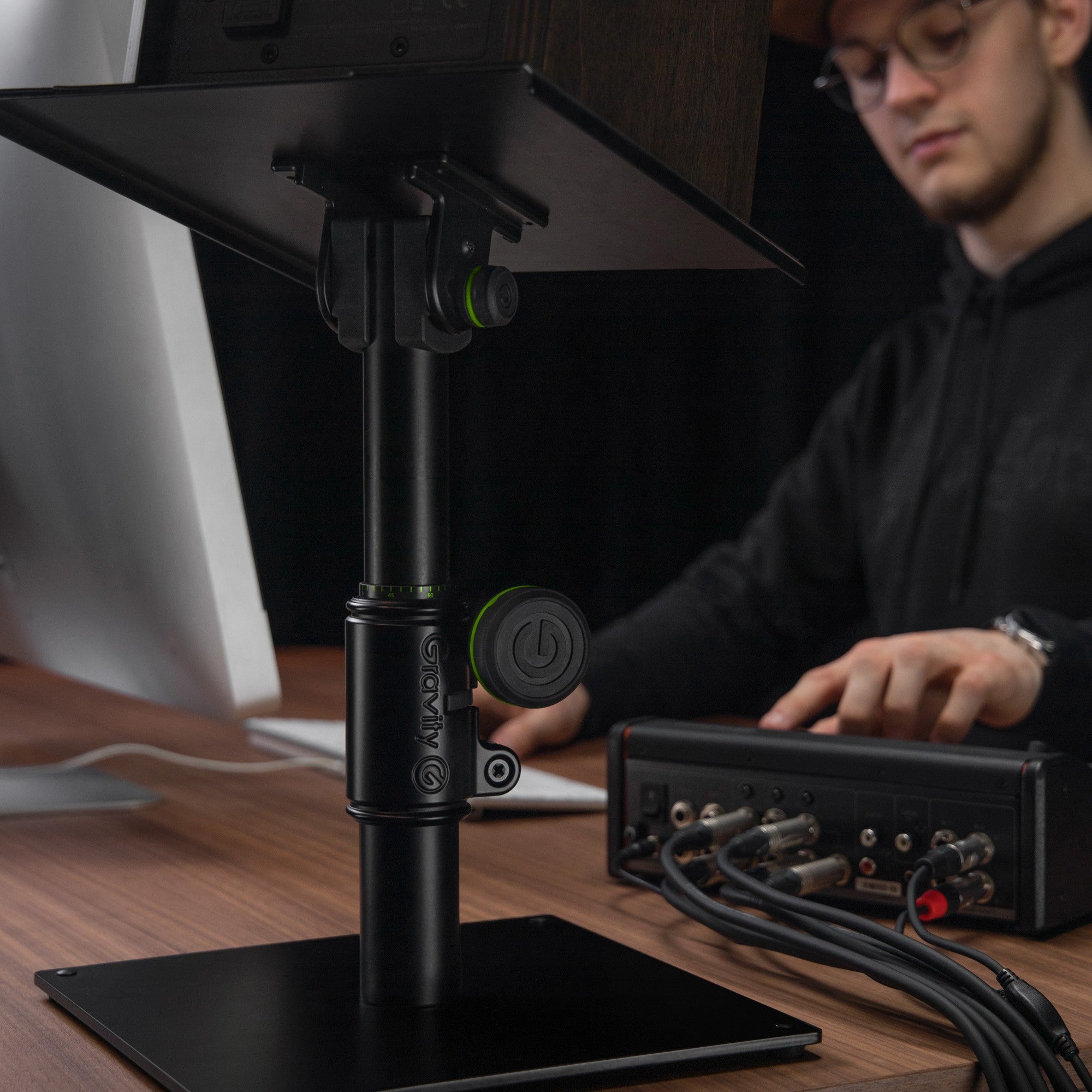 Gravity Tisch Monitor Ständer - GSP3102 lifestyle