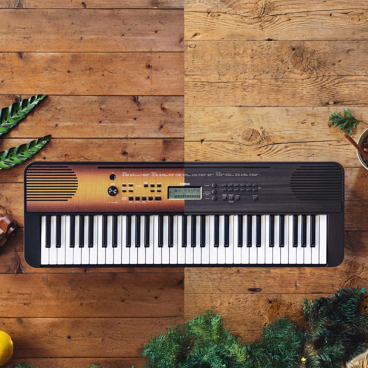 Yamaha PSR-360MADW Keyboard Vergleich auf Holztisch
