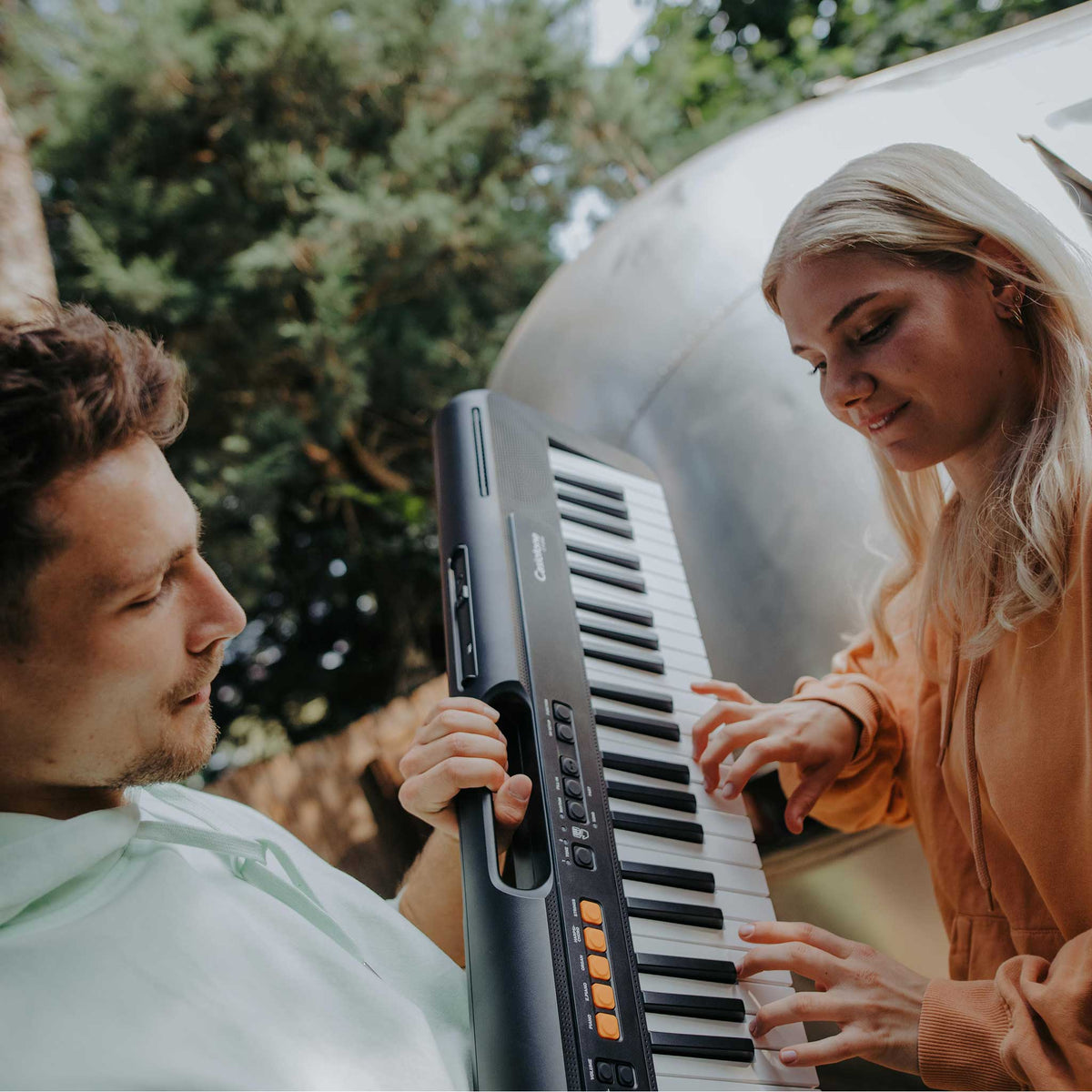 Casio CT-S100 Keyboard mann und frau