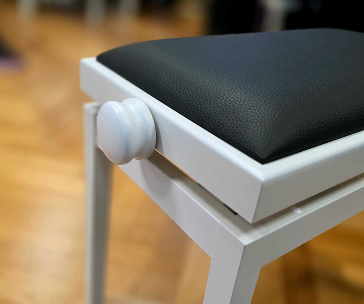 Discacciati Klavierbank 105R Yamaha White Birch WB detail
