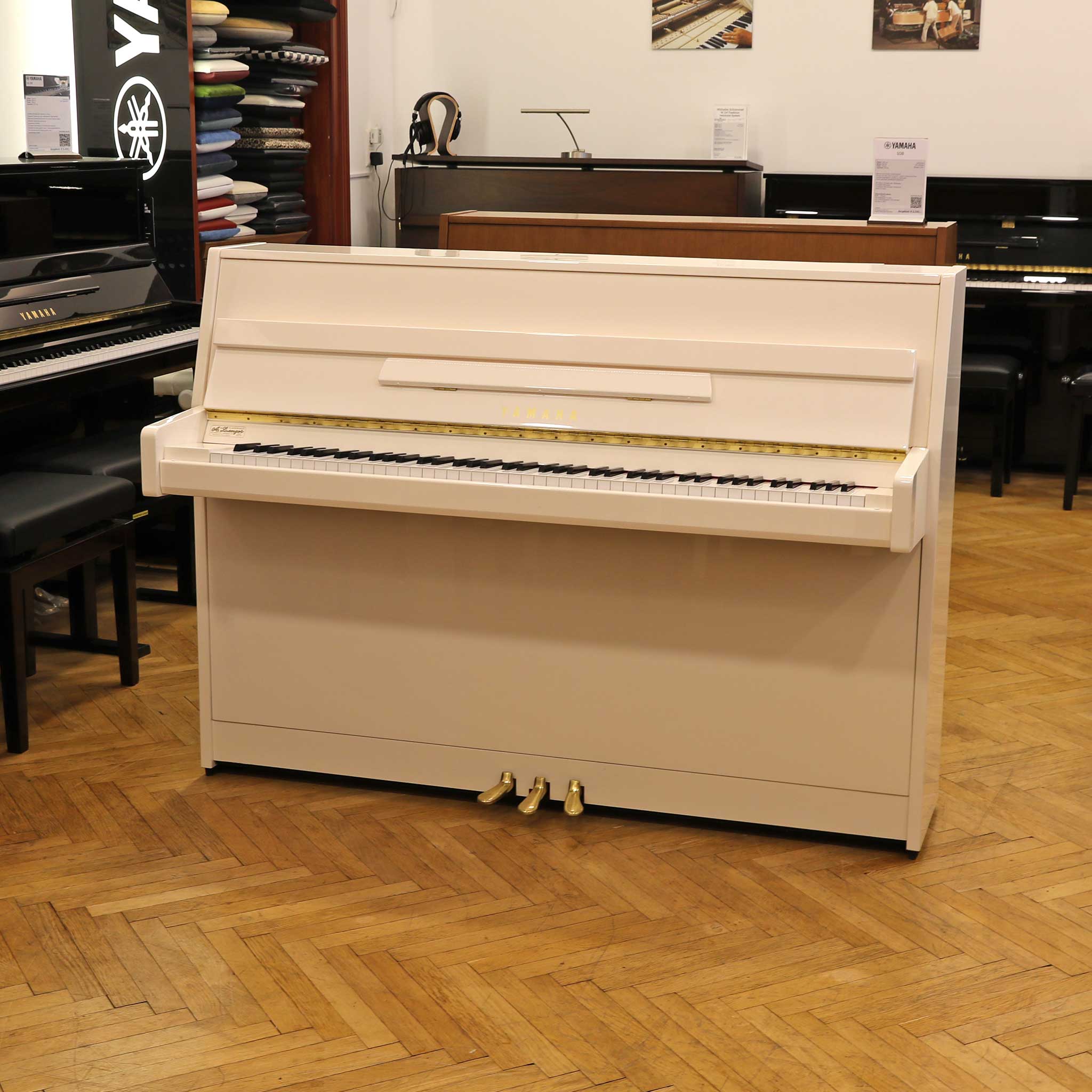 Piano Yamaha b1 weiß gebraucht vorderansicht