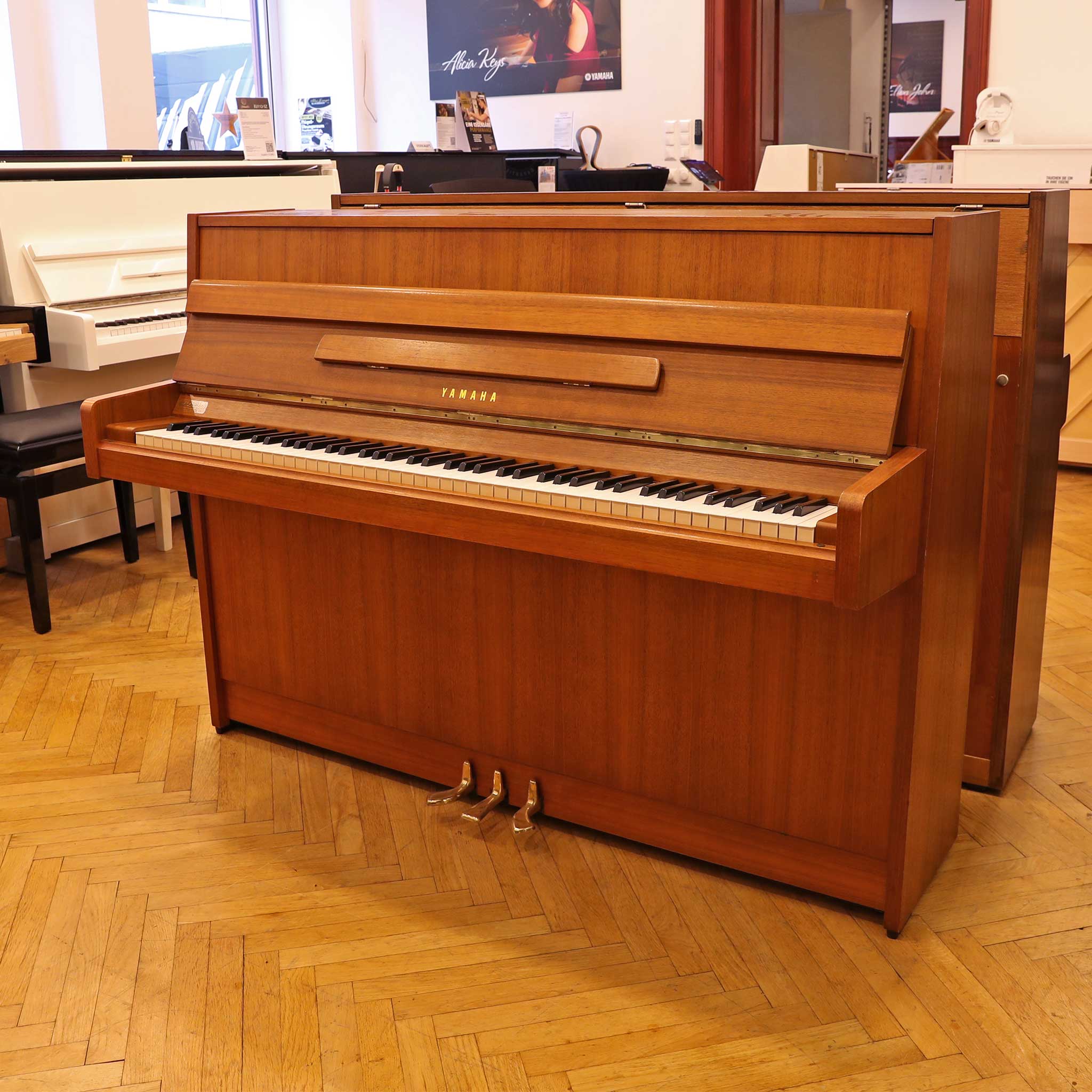 Piano Yamaha M5 gebraucht rechts