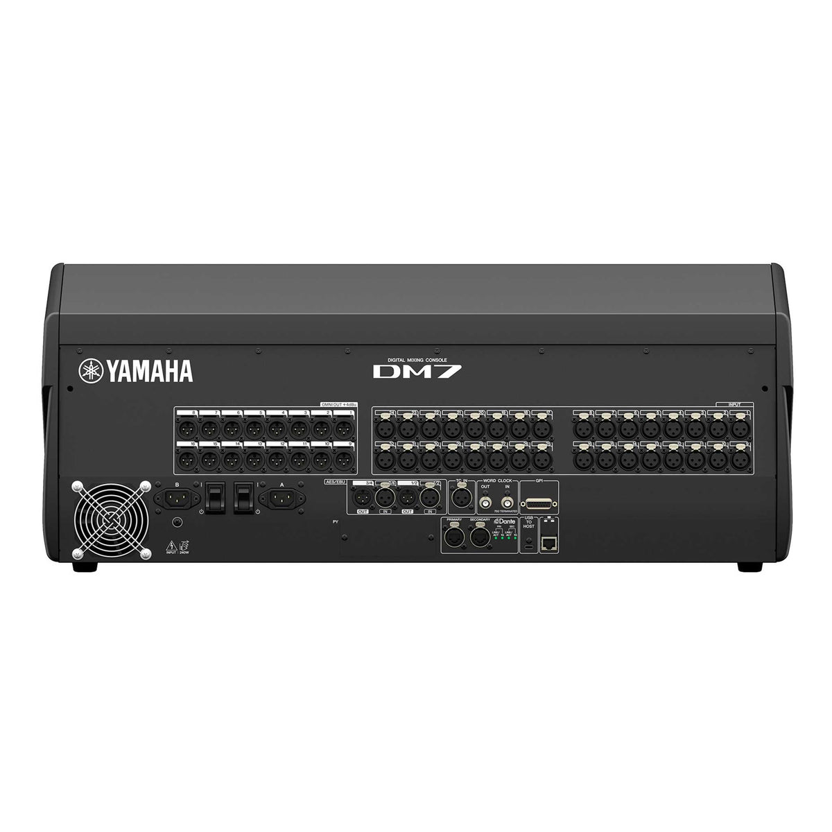 Rückseite des Yamaha DM7 Digitalmischpults mit XLR-Eingängen und -Ausgängen, Dante-Ports und zwei Netzanschlüssen