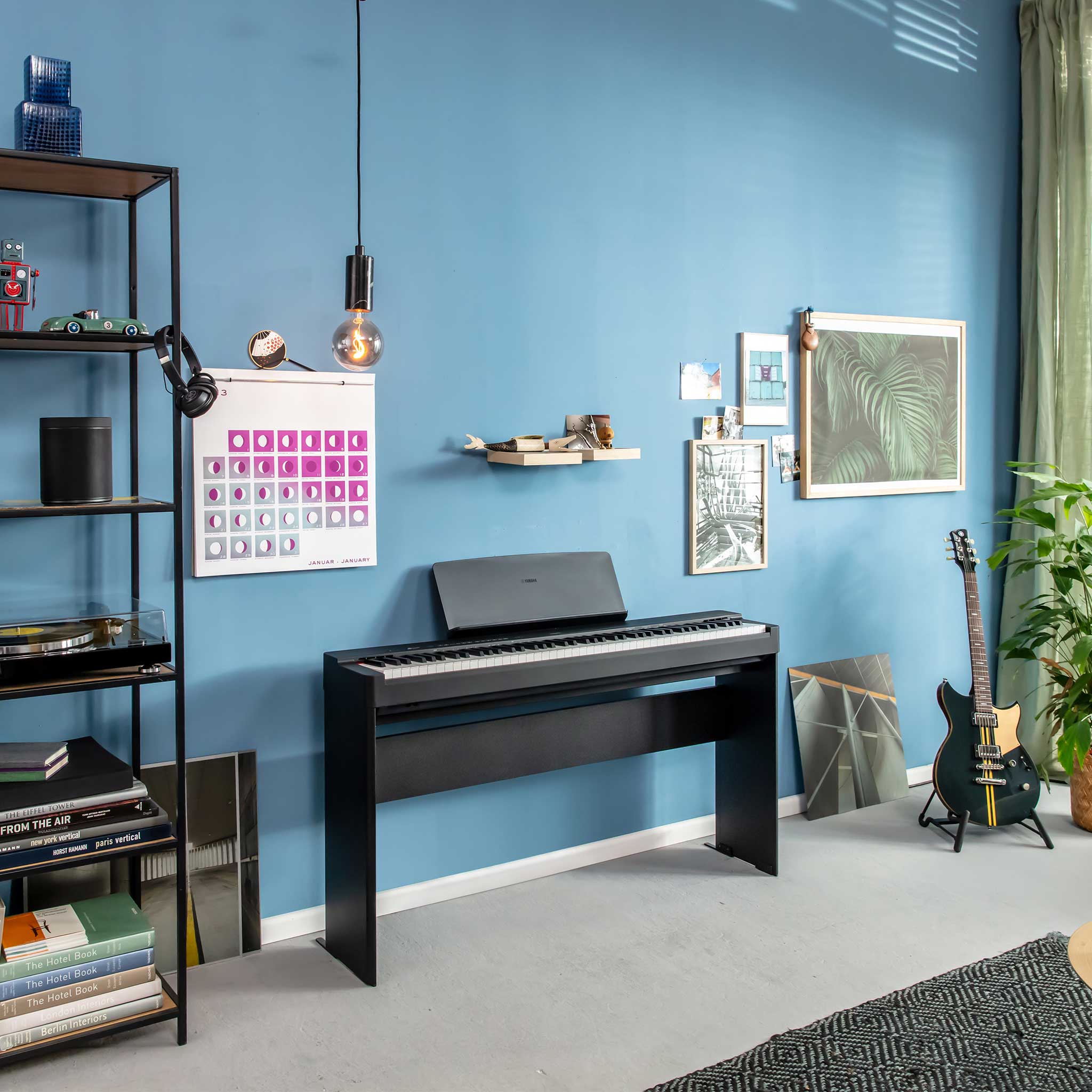 Yamaha L200Black lifestyle