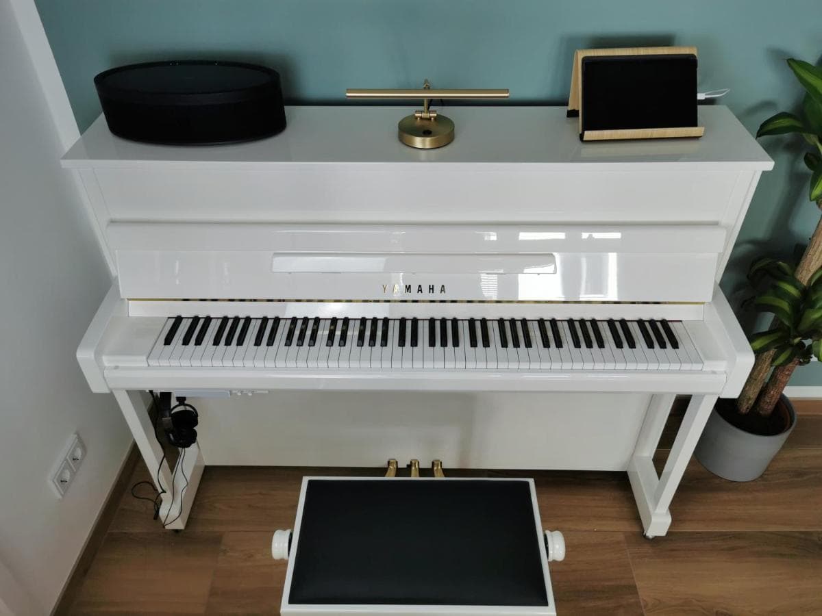 Yamaha b2Silent Piano - Yamaha Music Cast und Android Tablet mit Flowkey