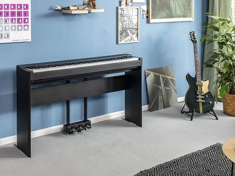 Yamaha P225 mit Ständer L200 und LP1A Pedale