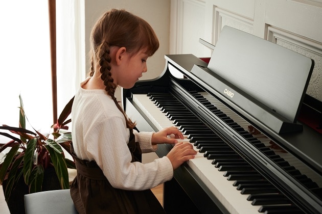 Casio Celviano Kid plays the piano