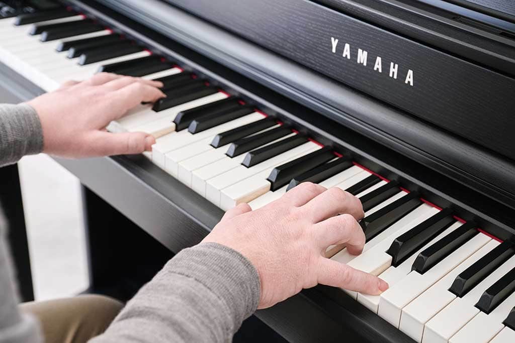 Yamaha Clavinova CLP-745 Klaviatur Holz